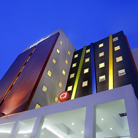 Amaris Hotel Bekasi Barat Екстериор снимка