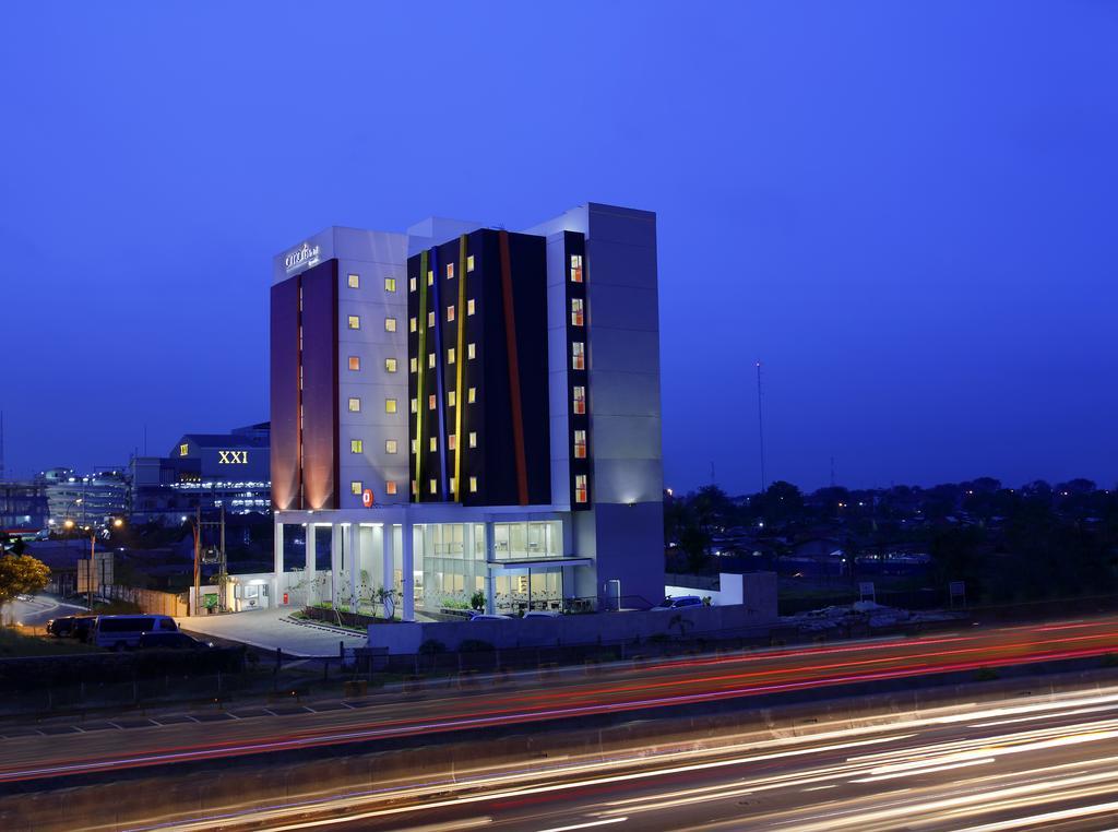 Amaris Hotel Bekasi Barat Екстериор снимка
