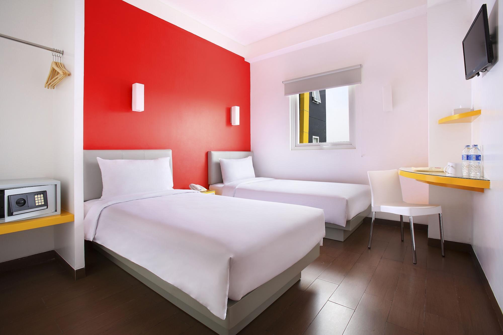 Amaris Hotel Bekasi Barat Екстериор снимка