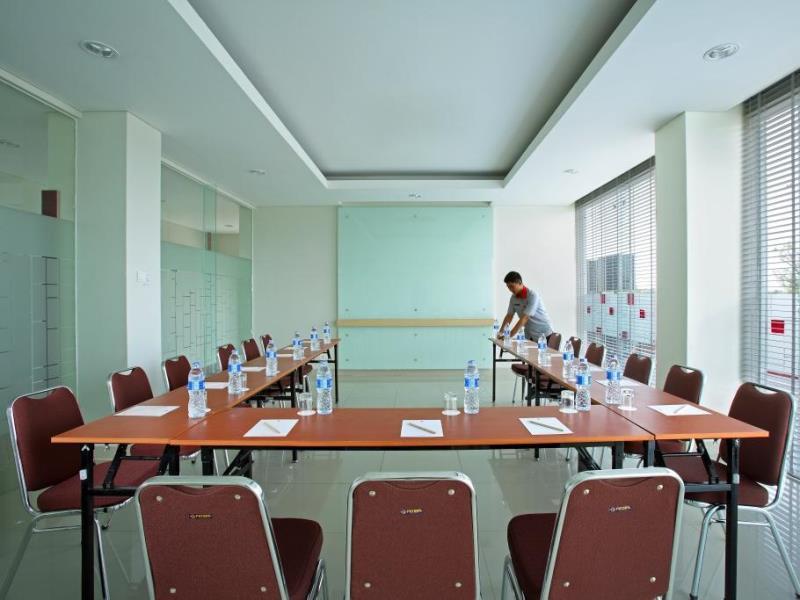 Amaris Hotel Bekasi Barat Екстериор снимка