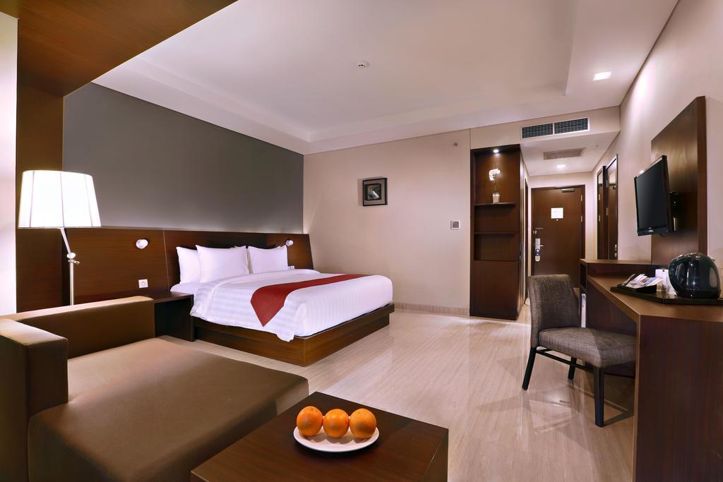 Amaris Hotel Bekasi Barat Екстериор снимка