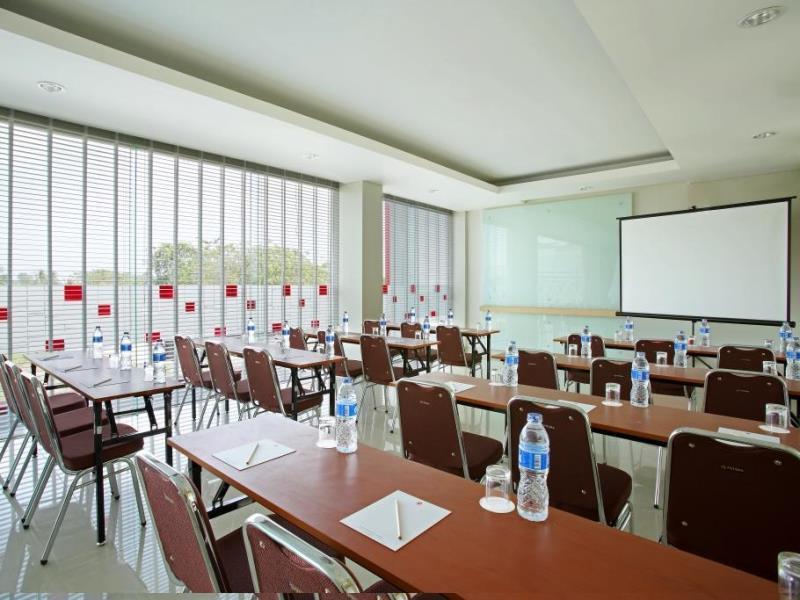 Amaris Hotel Bekasi Barat Екстериор снимка