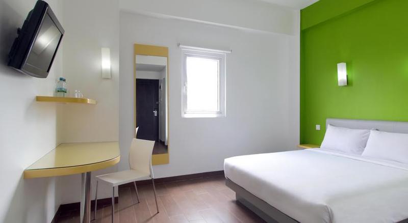 Amaris Hotel Bekasi Barat Екстериор снимка