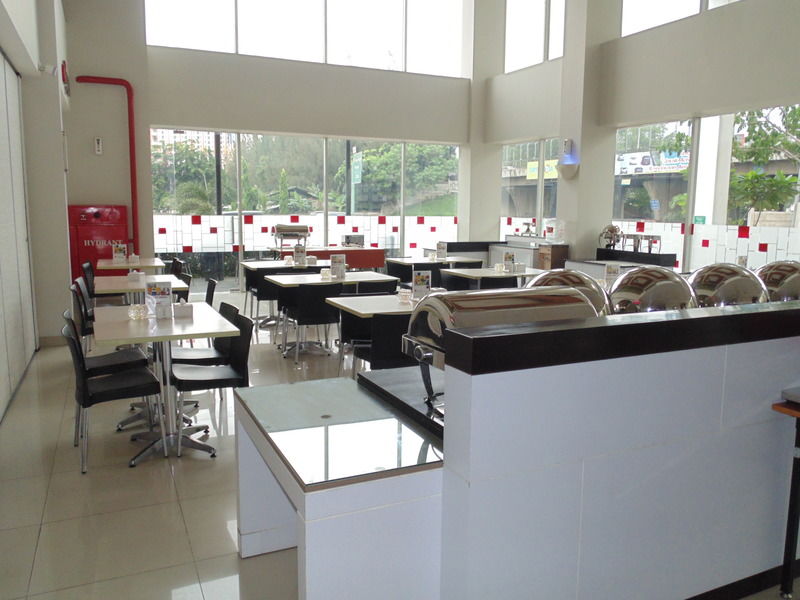 Amaris Hotel Bekasi Barat Екстериор снимка
