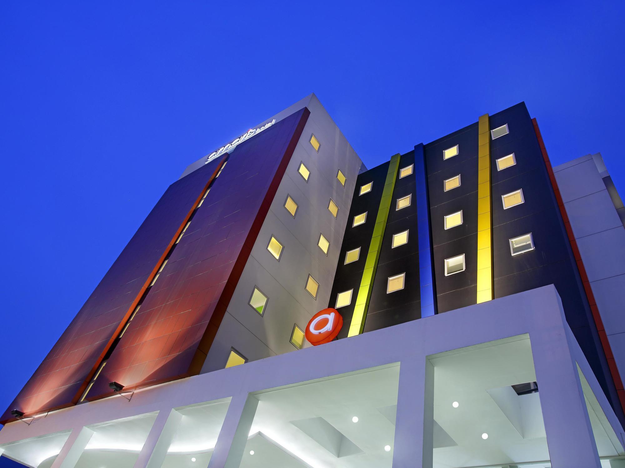 Amaris Hotel Bekasi Barat Екстериор снимка
