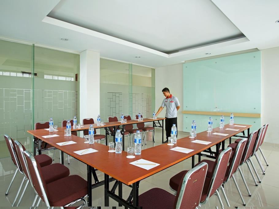 Amaris Hotel Bekasi Barat Екстериор снимка