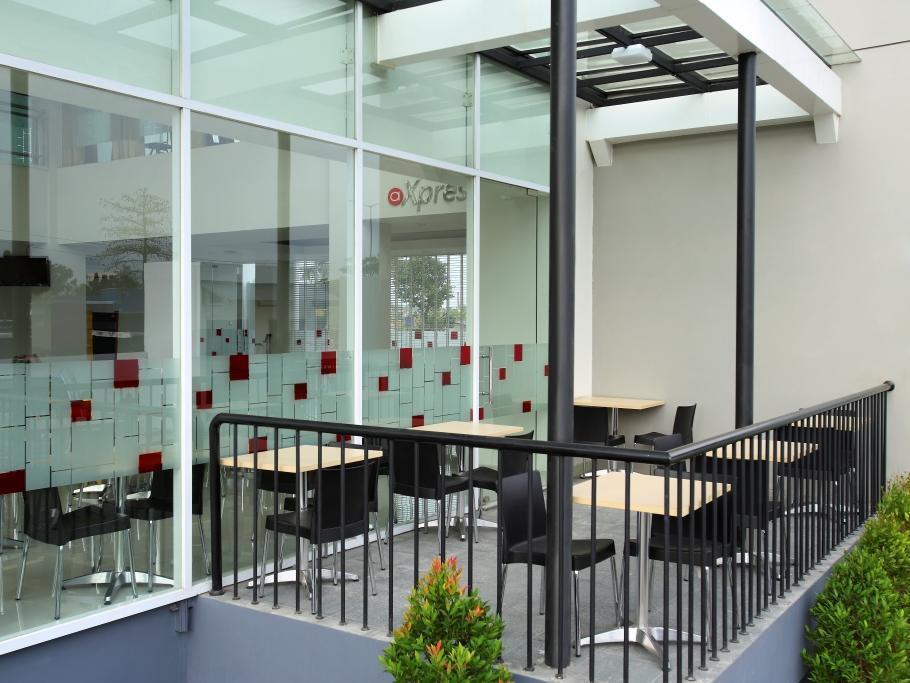 Amaris Hotel Bekasi Barat Екстериор снимка