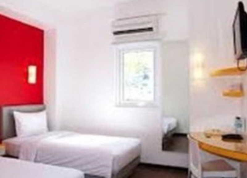 Amaris Hotel Bekasi Barat Екстериор снимка