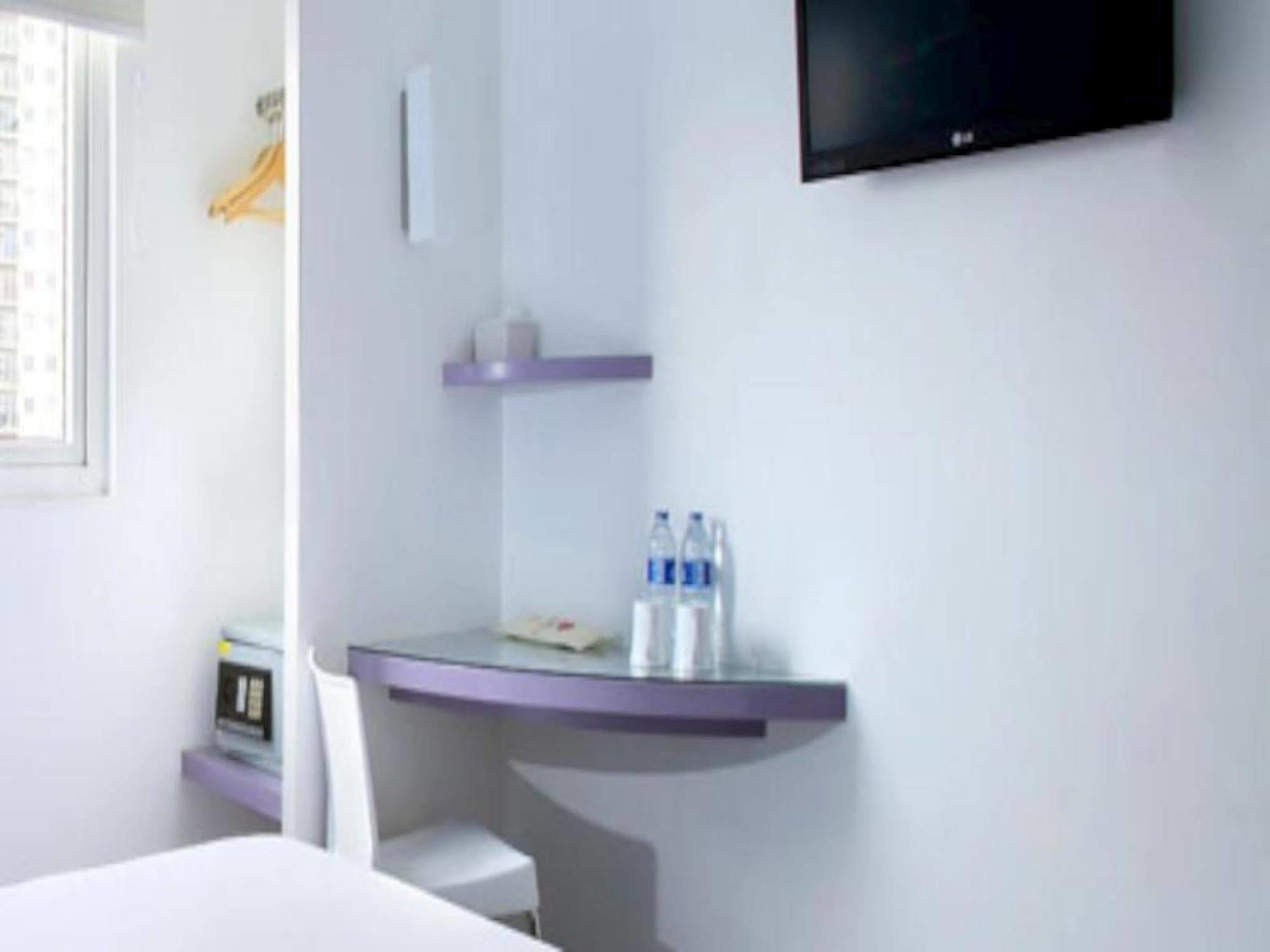 Amaris Hotel Bekasi Barat Екстериор снимка