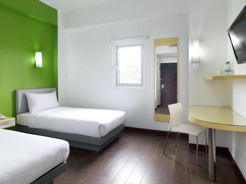 Amaris Hotel Bekasi Barat Екстериор снимка